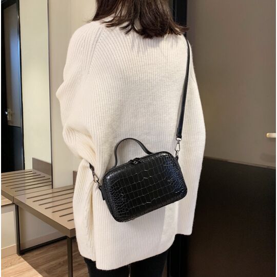 Жіноча сумочка на плече, чорна П2264