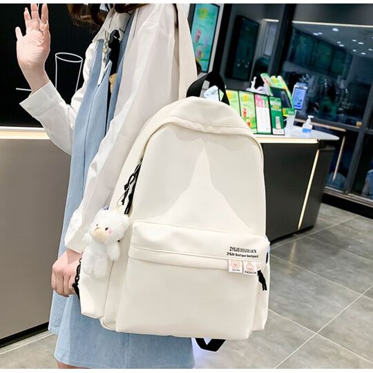 Рюкзак женский с брелком, белый П4632