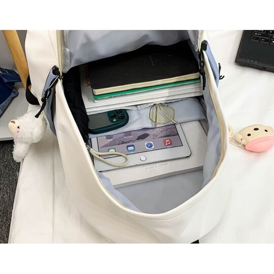 Рюкзак женский с брелком, белый П4632