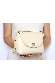 чистка кожаной сумки